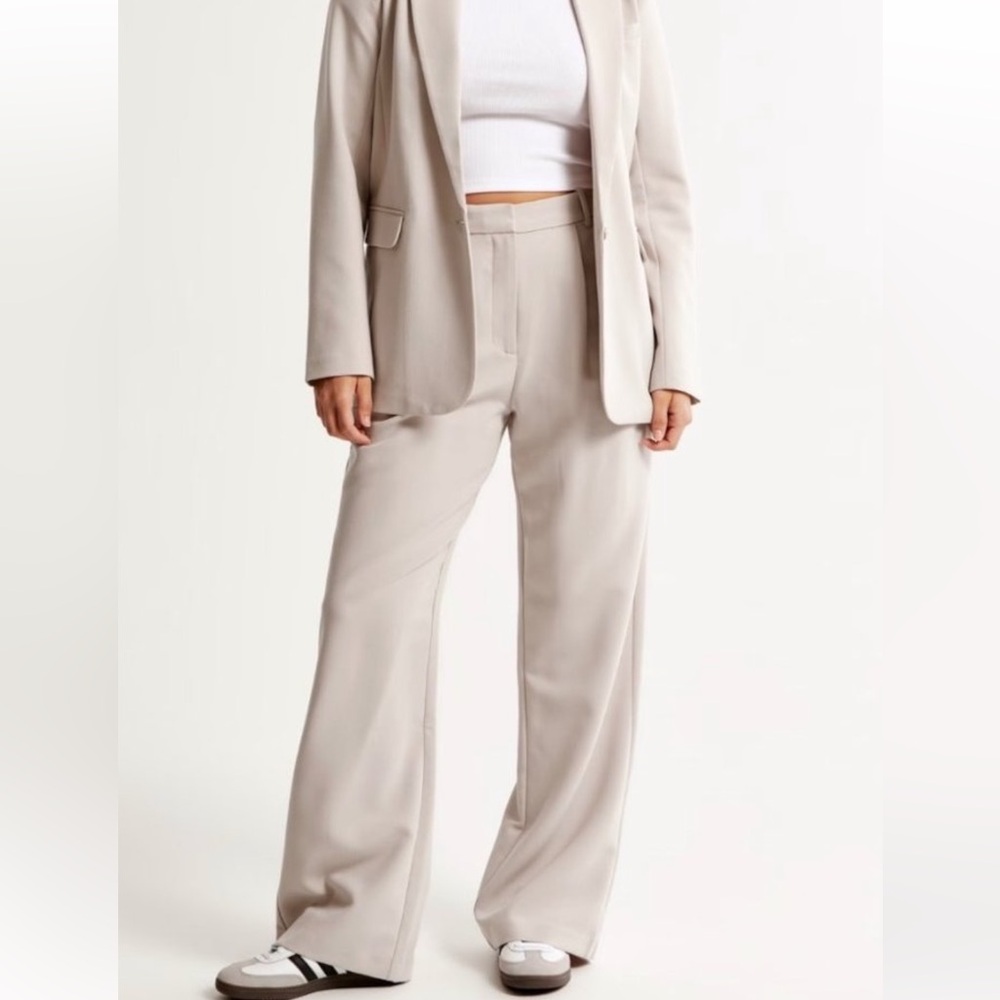 Abercrombie & Fitch wide leg pants high waist with belt.